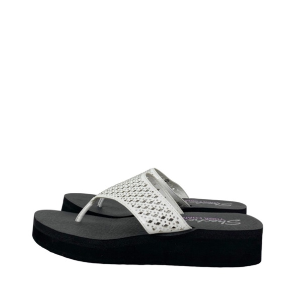 Skechers Yoga Foam White Rhinestone Platform Flip Flop Sandals Sz 9 - Picture 2 of 12